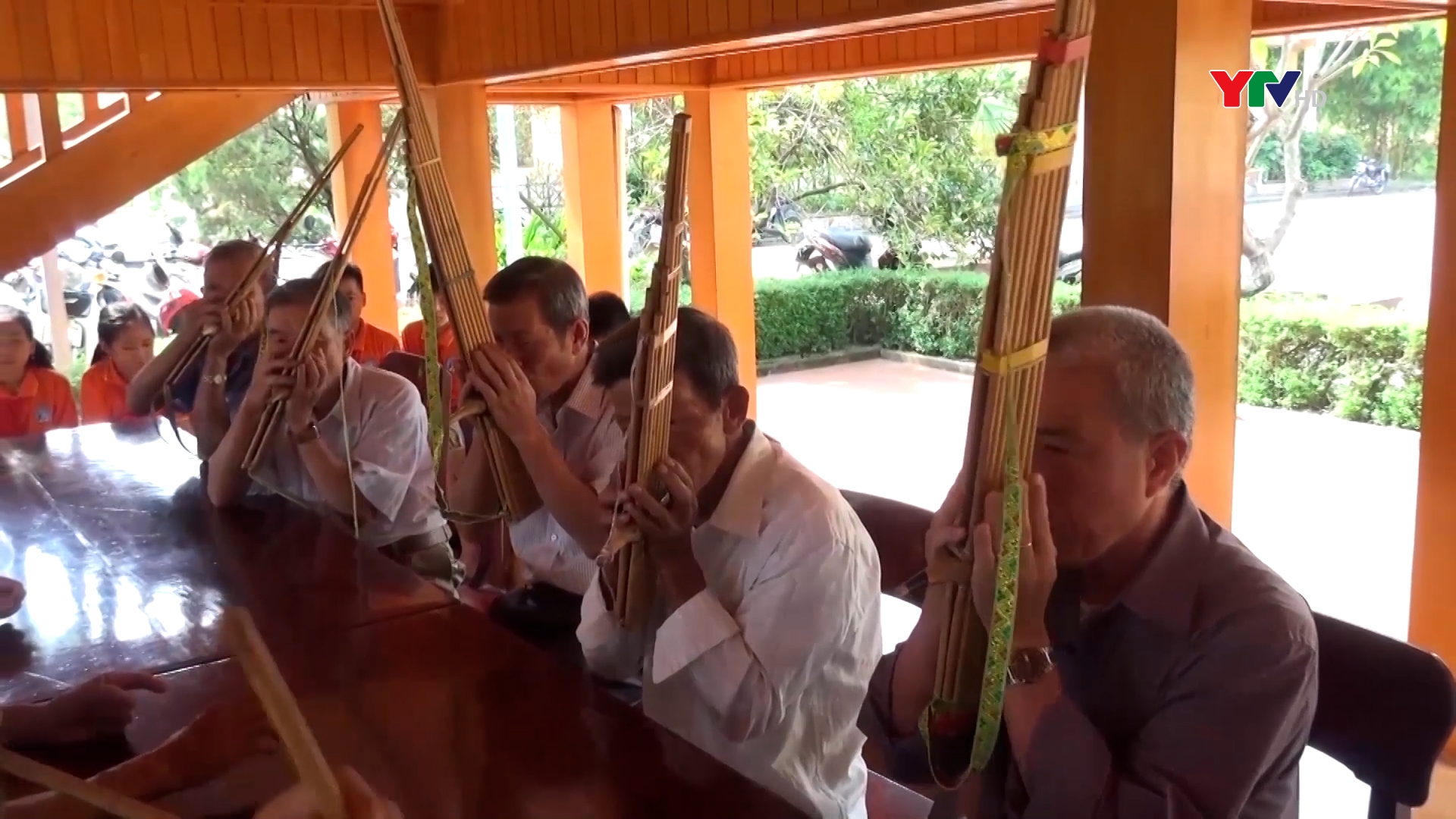 Về Nghĩa Lộ nghe tiếng khèn bè gọi xuân