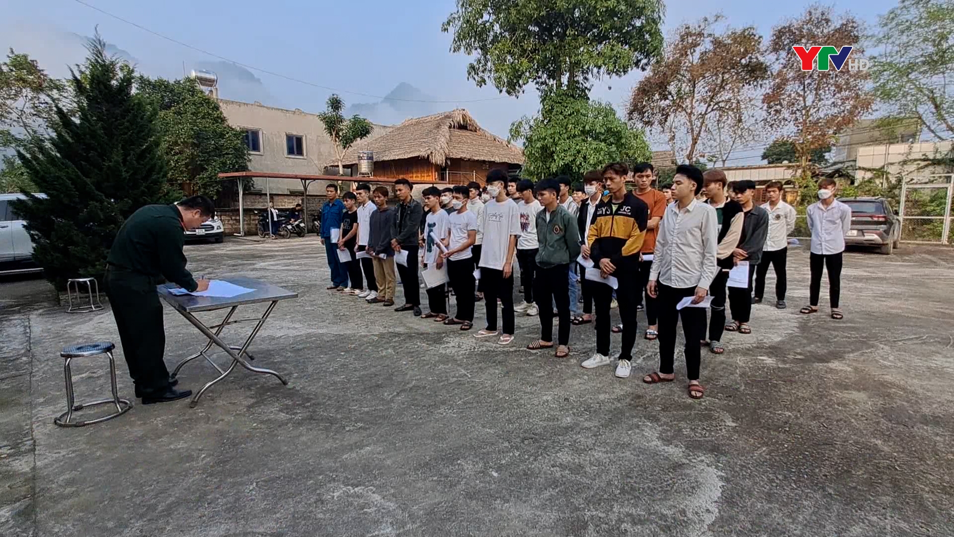 Lục Yên: 165 thanh niên lên đường làm nhiệm vụ bảo vệ Tổ quốc
