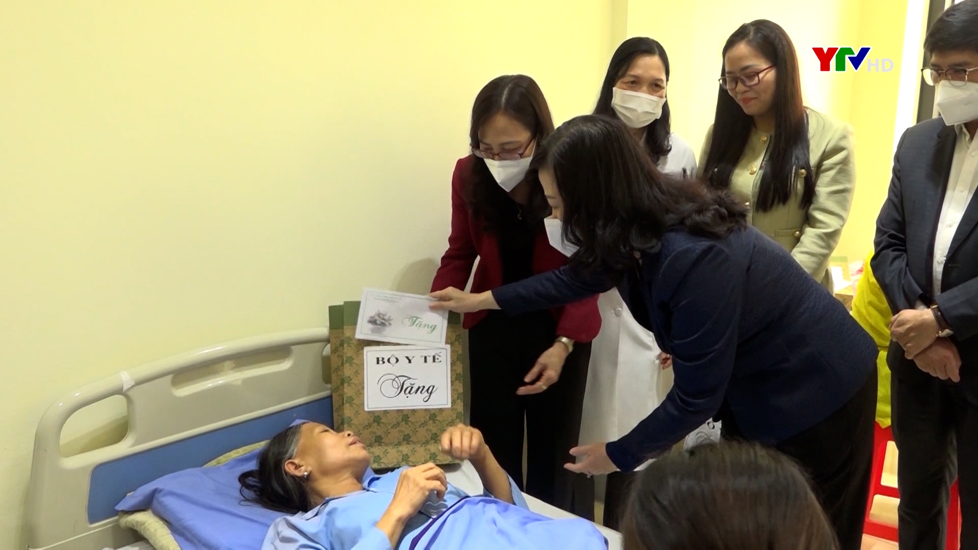Bộ trưởng Bộ Y tế Đào Hồng Lan thăm và kiểm tra một số cơ sở y tế của tỉnh Yên Bái