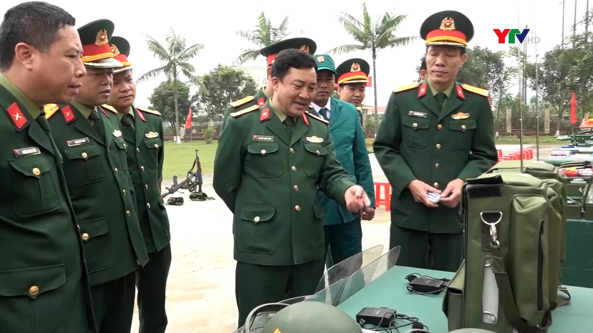 Tham quan rút kinh nghiệm huấn luyện điểm dân quân tự vệ tại Ban CHQS huyện Văn Yên