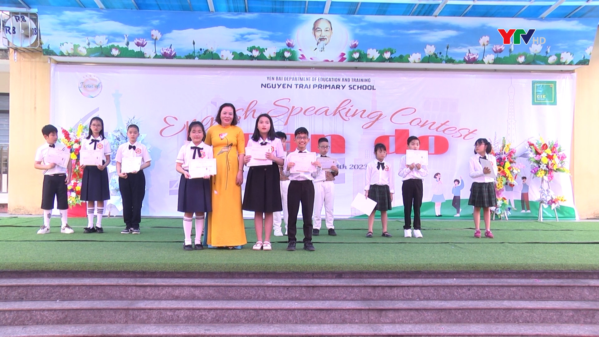 Hội thi Hùng biện tiếng Anh tại trường TH Nguyễn Trãi, thành phố Yên Bái