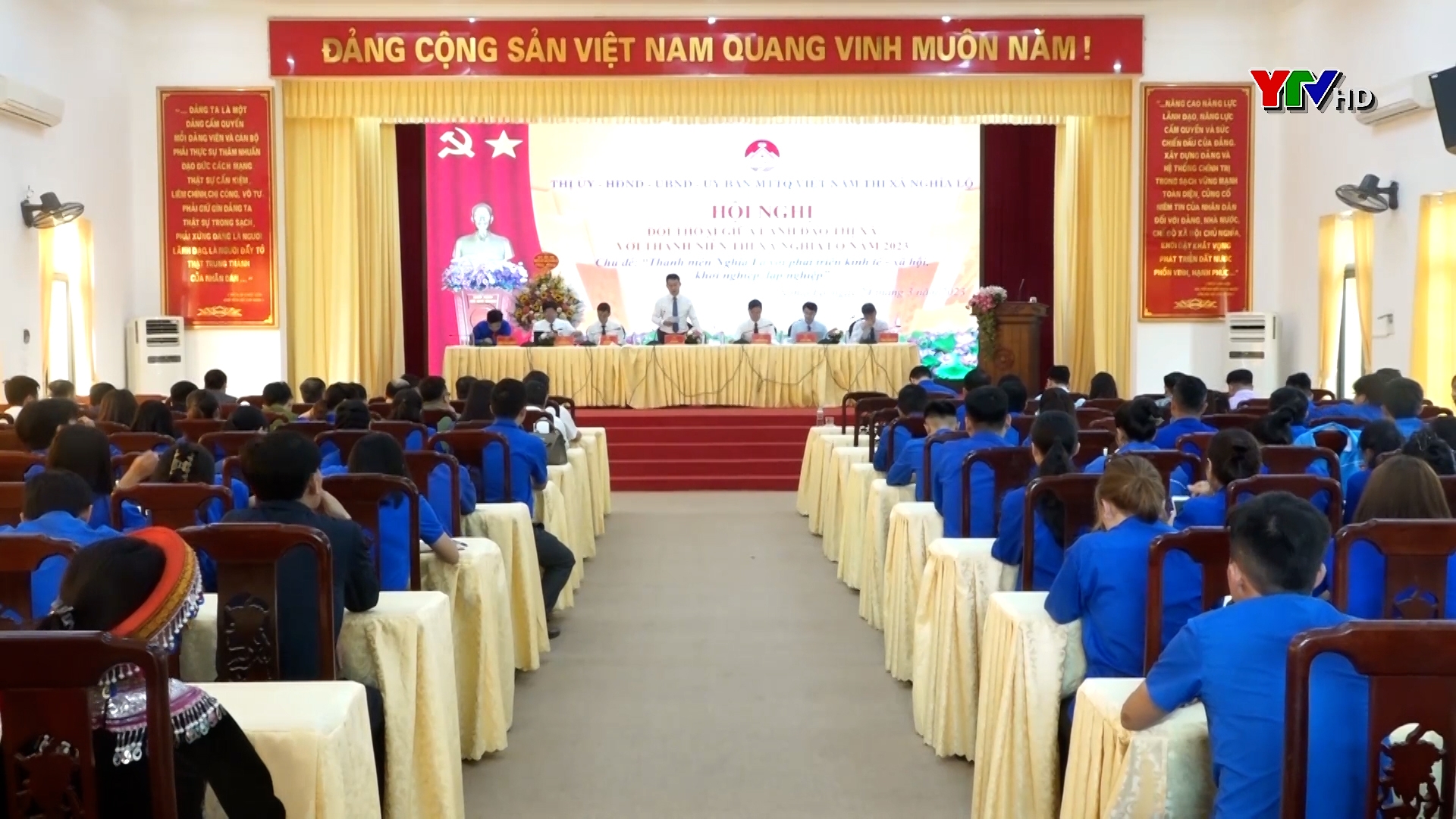 Lãnh đạo thị xã Nghĩa Lộ đối thoại với thanh niên