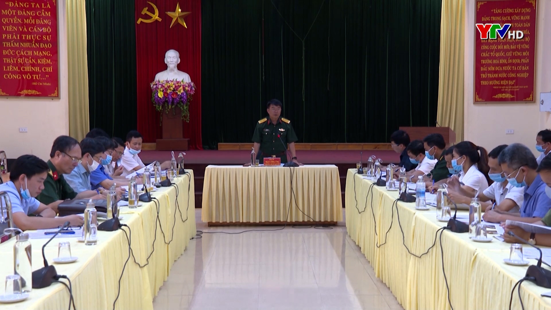 Đại tá Trần Công Ứng - Chỉ huy trưởng Bộ CHQS tỉnh kiểm tra công tác PCTT- TKCN tại huyện Trạm Tấu