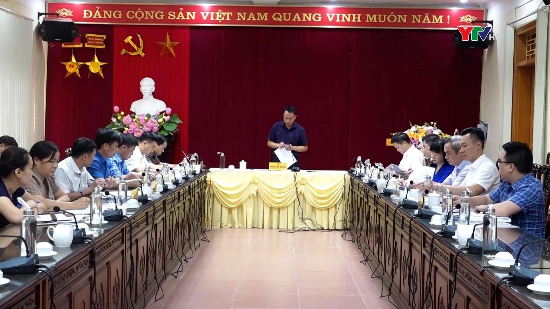 Đồng chí Vũ Quỳnh Khánh - Phó Chủ tịch Thường trực HĐND tỉnh giám sát tại huyện Văn Yên