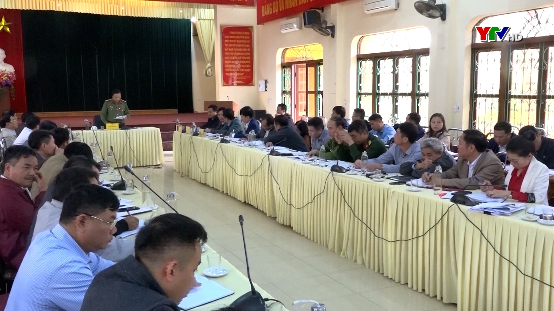 Đồng chí Đại tá Đặng Hồng Đức – Giám đốc Công an tỉnh làm việc tại huyện Trạm Tấu
