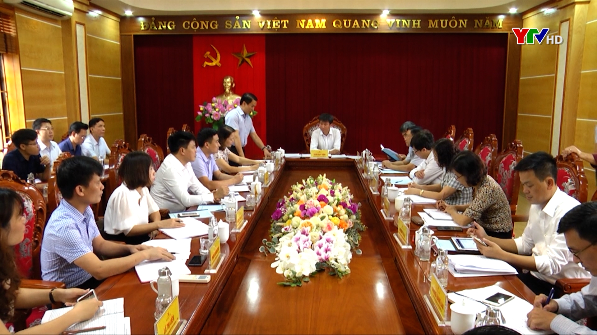 Đồng chí Chủ tịch UBND tỉnh Trần Huy Tuấn cùng đoàn công tác làm việc với Ban Thường vụ Huyện ủy Văn Yên