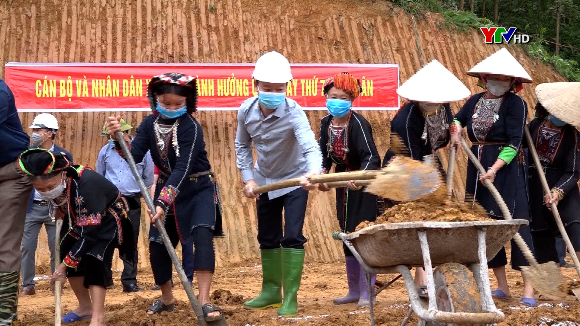 Đồng chí Bí thư Tỉnh ủy Đỗ Đức Duy tham gia "Ngày cuối tuần cùng dân" tại huyện Yên Bình
