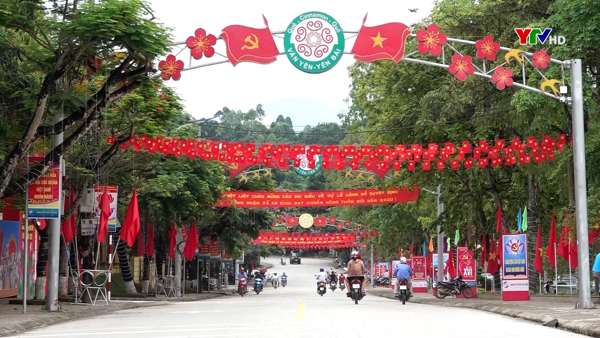 Cán bộ, đảng viên và nhân dân huyện Văn Yên đóng góp ý kiến vào Dự thảo các Văn kiện Đại hội XIII của Đảng