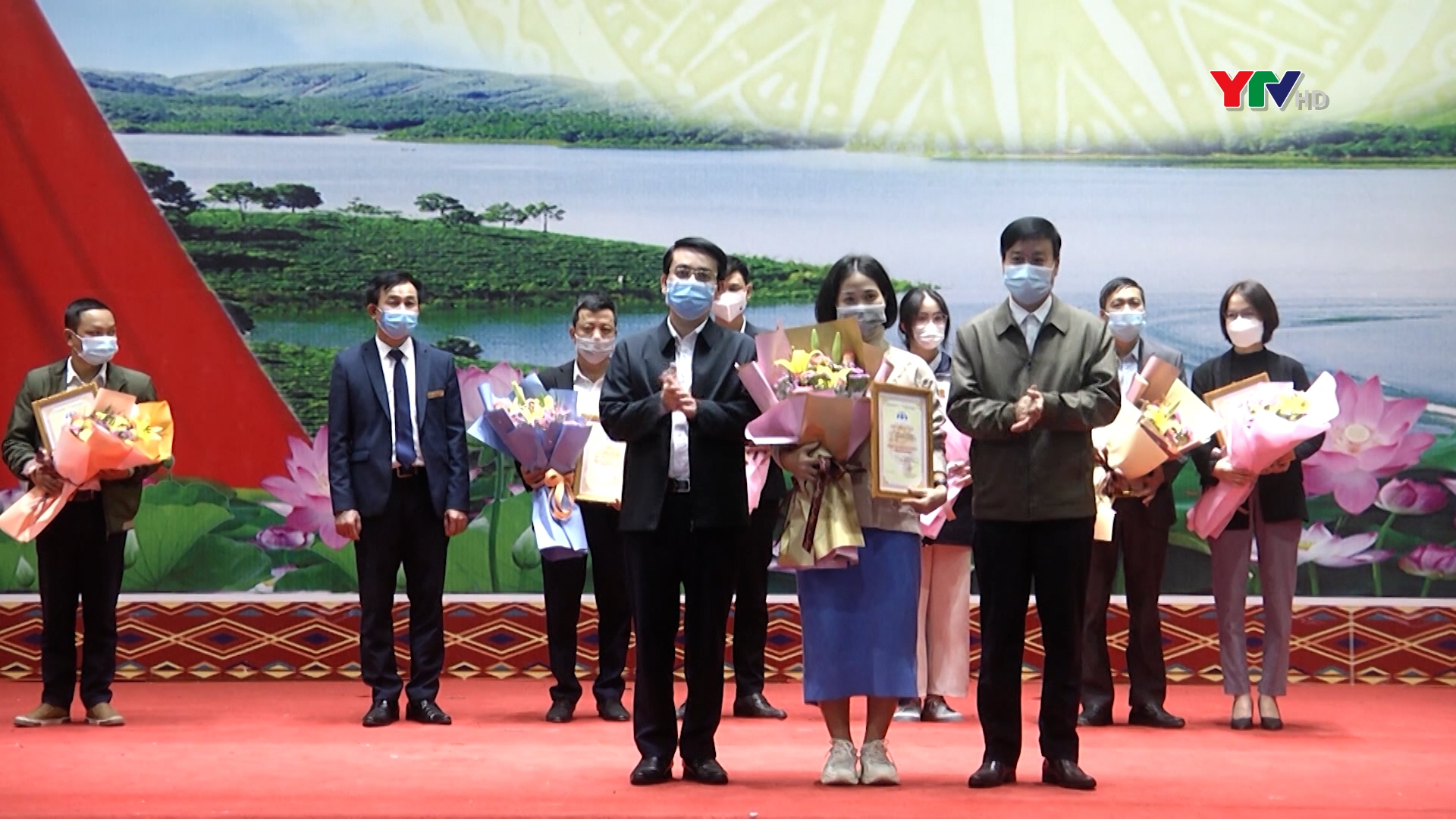 Trường THPT Nguyễn Huệ đạt giải Nhất Cuộc thi trực tuyến “Tìm hiểu pháp luật về trật tự an toàn giao thông”