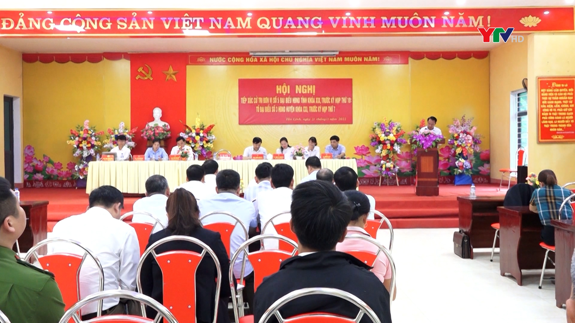 Đồng chí Phó Chủ tịch Thường trực HĐND tỉnh Vũ Quỳnh Khánh tiếp xúc cử tri huyện Lục Yên