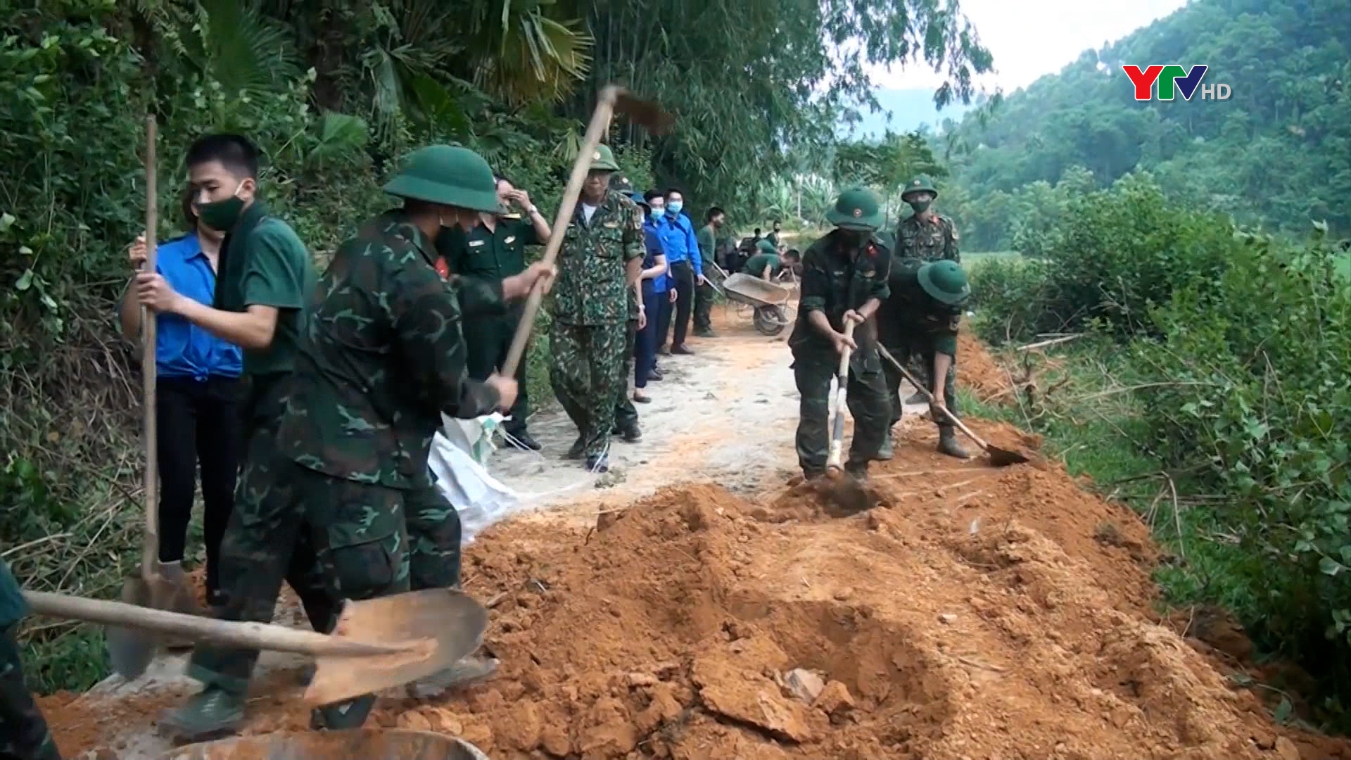 Lực lượng vũ trang huyện Yên Bình đẩy mạnh phong trào thi đua " Quân đội chung sức xây dựng nông thôn mới"